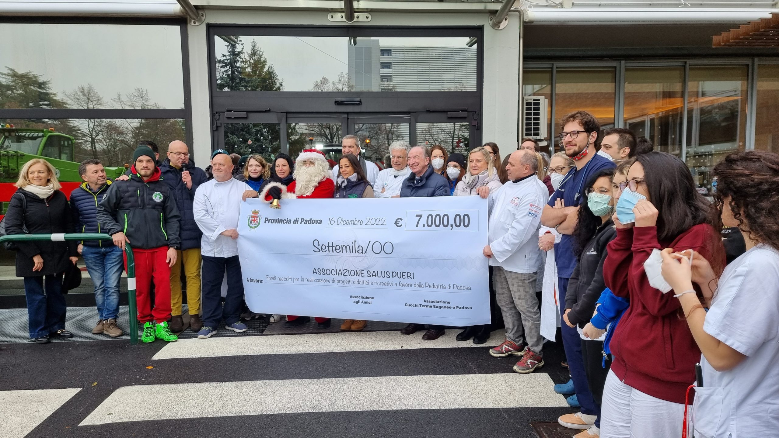 ARRIVA BABBO NATALE IN PEDIATRIA!